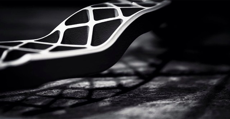 Блочный лук Mathews Chill R имеет хорошо знакомую геометрическую сетчатую конструкцию под названием GEO GRID Lock. Этот технологических прорыв делает конструкцию ультра-жесткой и легкой.