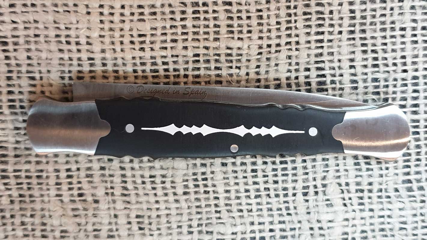 Нож складной, длина клинка 8,8 см, материал клинка Stainless steel, рукоять пластик, больстер сталь,