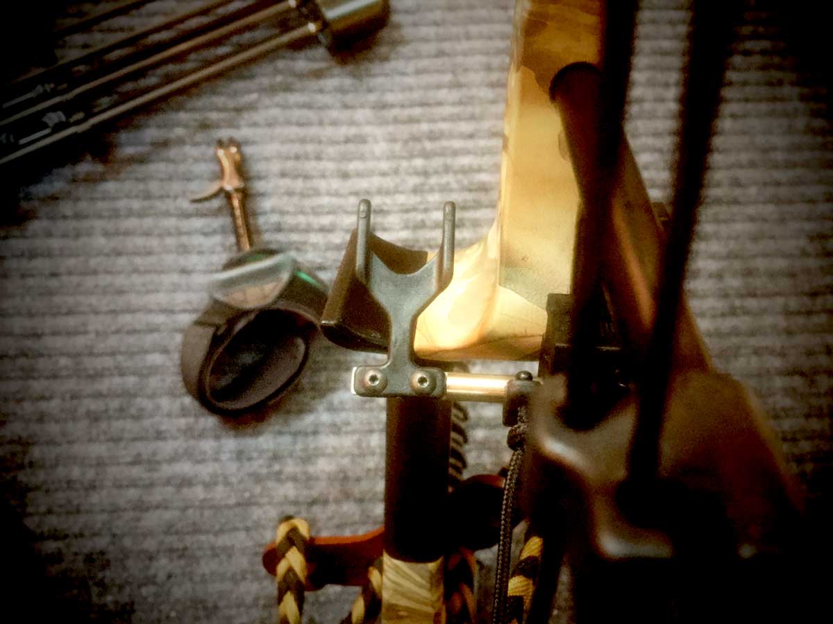 Лук блочный, сила 60 Lbs, между осями 30", длина натяжения 19-31", с комплектом аксессуаров: 4 карбо