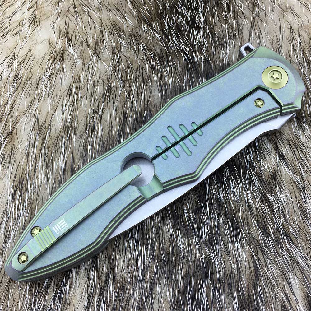 Нож складной, сталь Bohler M390, длина клинка 107 мм, рукоять титан, цвет зеленый, клипса, замок fra Нож складной, сталь Bohler M390, длина клинка 107 мм, рукоять титан, цвет зеленый, клипса, замок fra