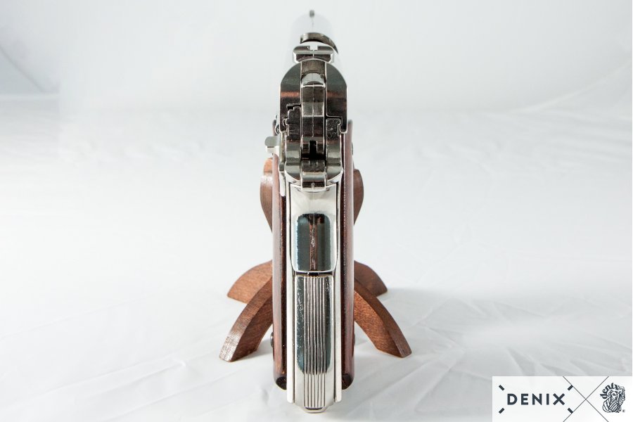 Пистолет автоматический M1911A1, .45 калибра, никелерованный, накладки из лакированного дерева, США, Пистолет автоматический M1911A1, .45 калибра, никелерованный, накладки из лакированного дерева, США,