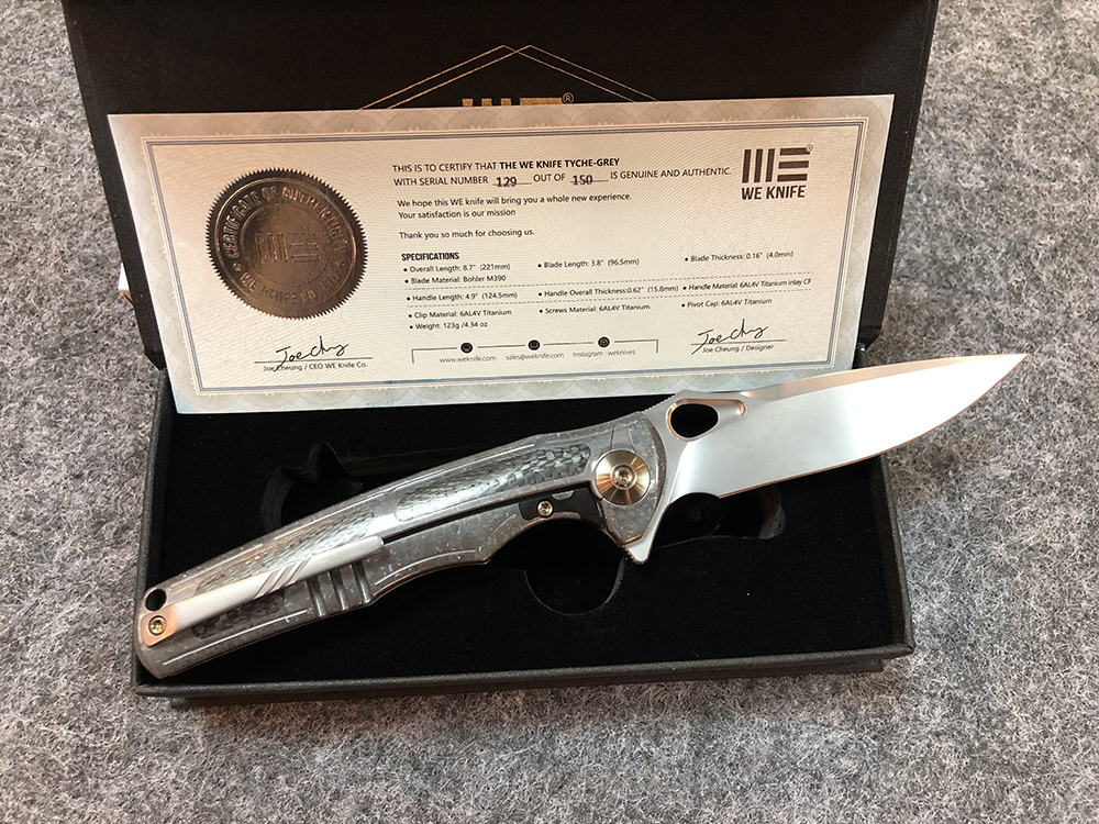 Нож складной TYCHE 811B, цвет серый, сталь Bohler-M390, длина клинка 96,5 мм, рукоять титан/карбон, Нож складной TYCHE 811B, цвет серый, сталь Bohler-M390, длина клинка 96,5 мм, рукоять титан/карбон,