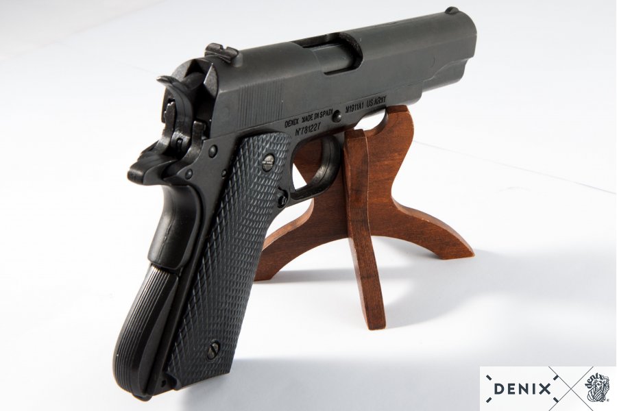 Пистолет автоматический M1911A1, .45 калибра, пластиковые накладки, США, 1911 Пистолет автоматический M1911A1, .45 калибра, пластиковые накладки, США, 1911