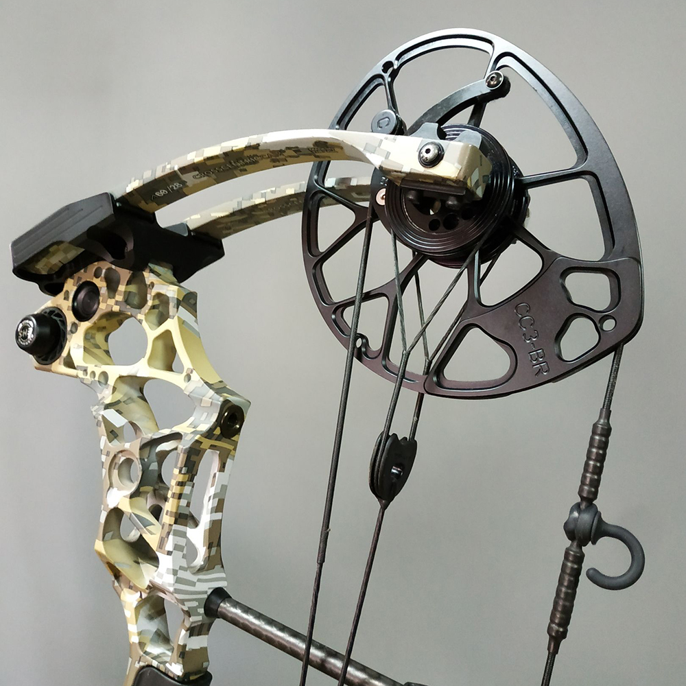 Лук блочный TRIAX, начальная скорость 343 фут в сек, расстояние между осями 28", база 6", сила 60 lb