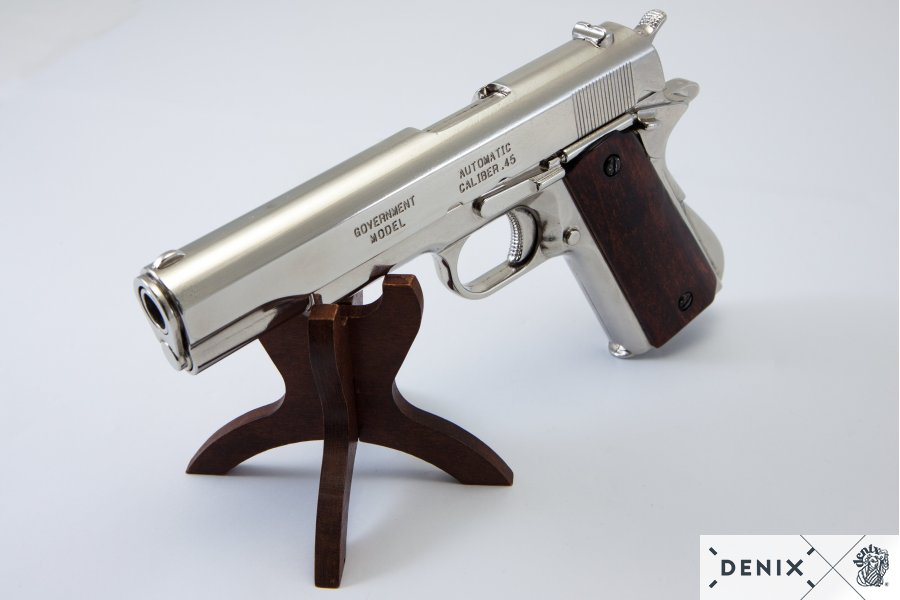 Пистолет автоматический M1911A1, .45 калибра, никелерованный, накладки из дерева, США, 1911 (1-я и 2 Пистолет автоматический M1911A1, .45 калибра, никелерованный, накладки из дерева, США, 1911 (1-я и 2