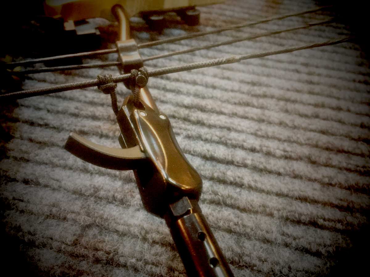 Лук блочный, сила 60 Lbs, между осями 30", длина натяжения 19-31", с комплектом аксессуаров: 4 карбо