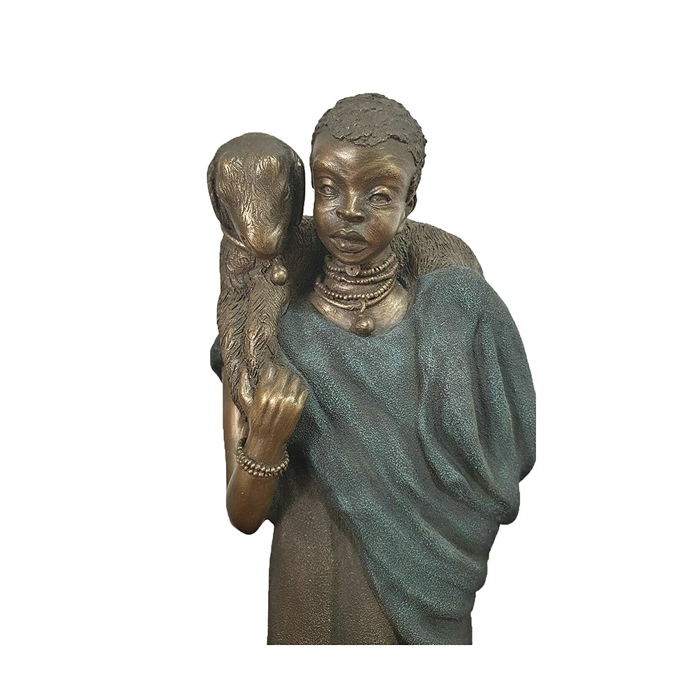 Фигурка Масаи-Бадави с ягненокм на плечах,патина,полистоун