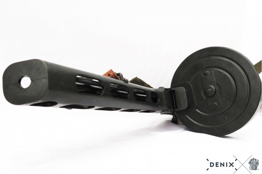 Пистолет-пулемёт Шпагина ППШ, патрон 7,62×25 мм, разработанный в СССР 1940 г. (2-ая Мировая Война) с Пистолет-пулемёт Шпагина ППШ, патрон 7,62×25 мм, разработанный в СССР 1940 г. (2-ая Мировая Война) с