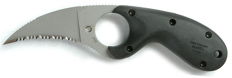 Нож Медвежий Коготь - закругл матовый клинок, зубцы, сталь AUS4, рук. черн.зитель, пласт.ножны, шнур