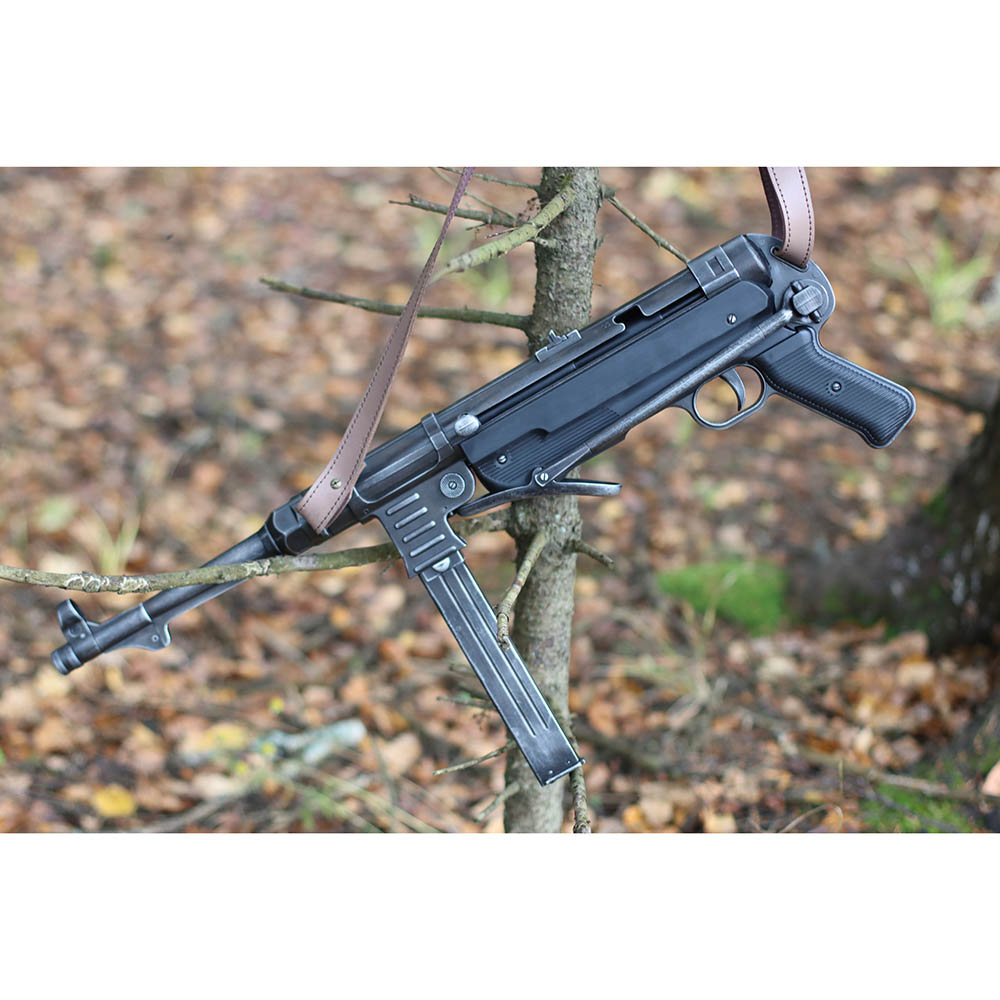 Автомат MP-40, 9мм, Германия 1940 г., 2-я Мировая Война), с ремнем, состаренный.