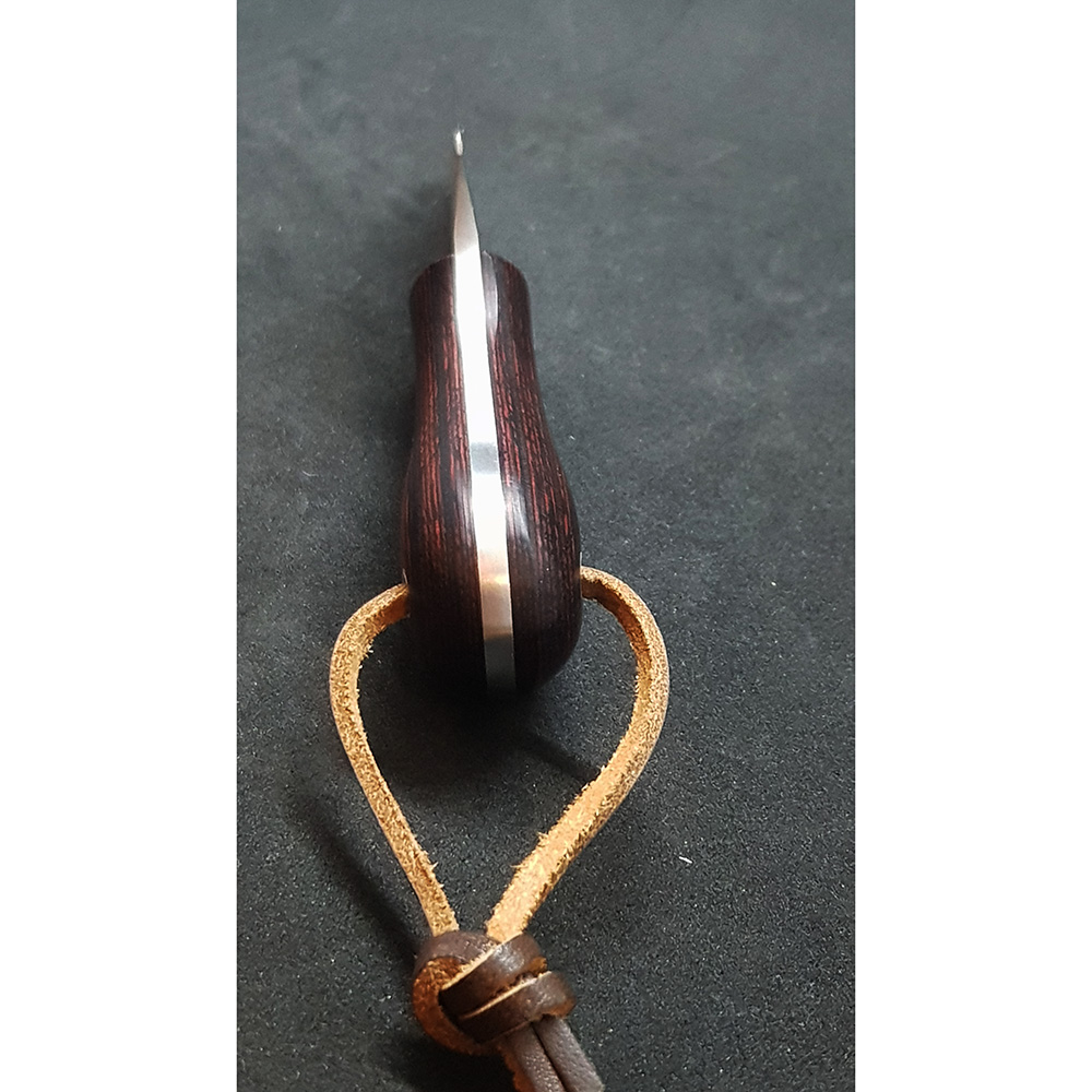 Нож-скиннер "MOUSE", клинок 6,5 см, рукоять красная микарта, ножны кожа Нож-скиннер "MOUSE", клинок 6,5 см, рукоять красная микарта, ножны кожа