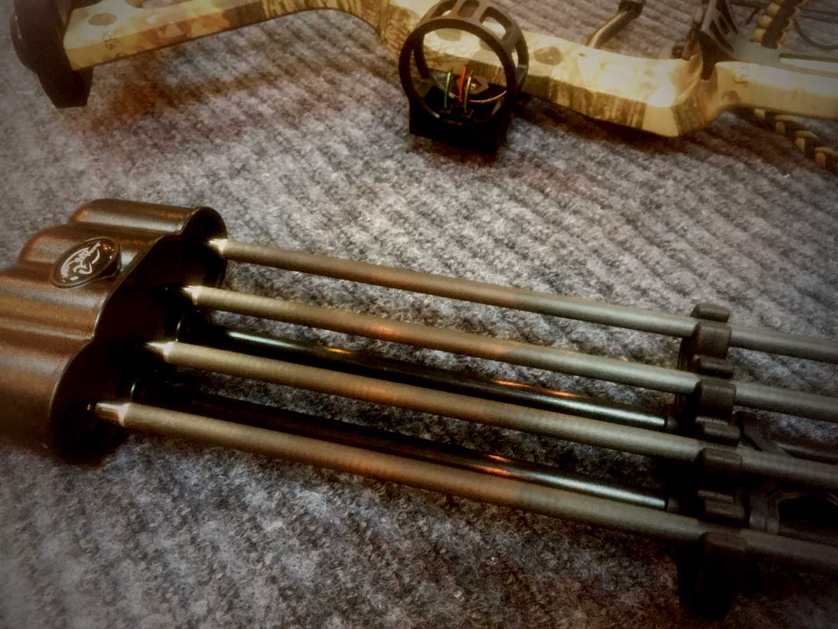 Лук блочный, сила 60 Lbs, между осями 30", длина натяжения 19-31", с комплектом аксессуаров: 4 карбо