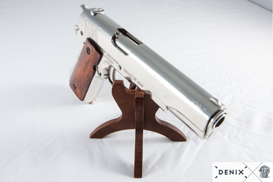 Пистолет автоматический M1911A1, .45 калибра, никелерованный, накладки из лакированного дерева, США, Пистолет автоматический M1911A1, .45 калибра, никелерованный, накладки из лакированного дерева, США,