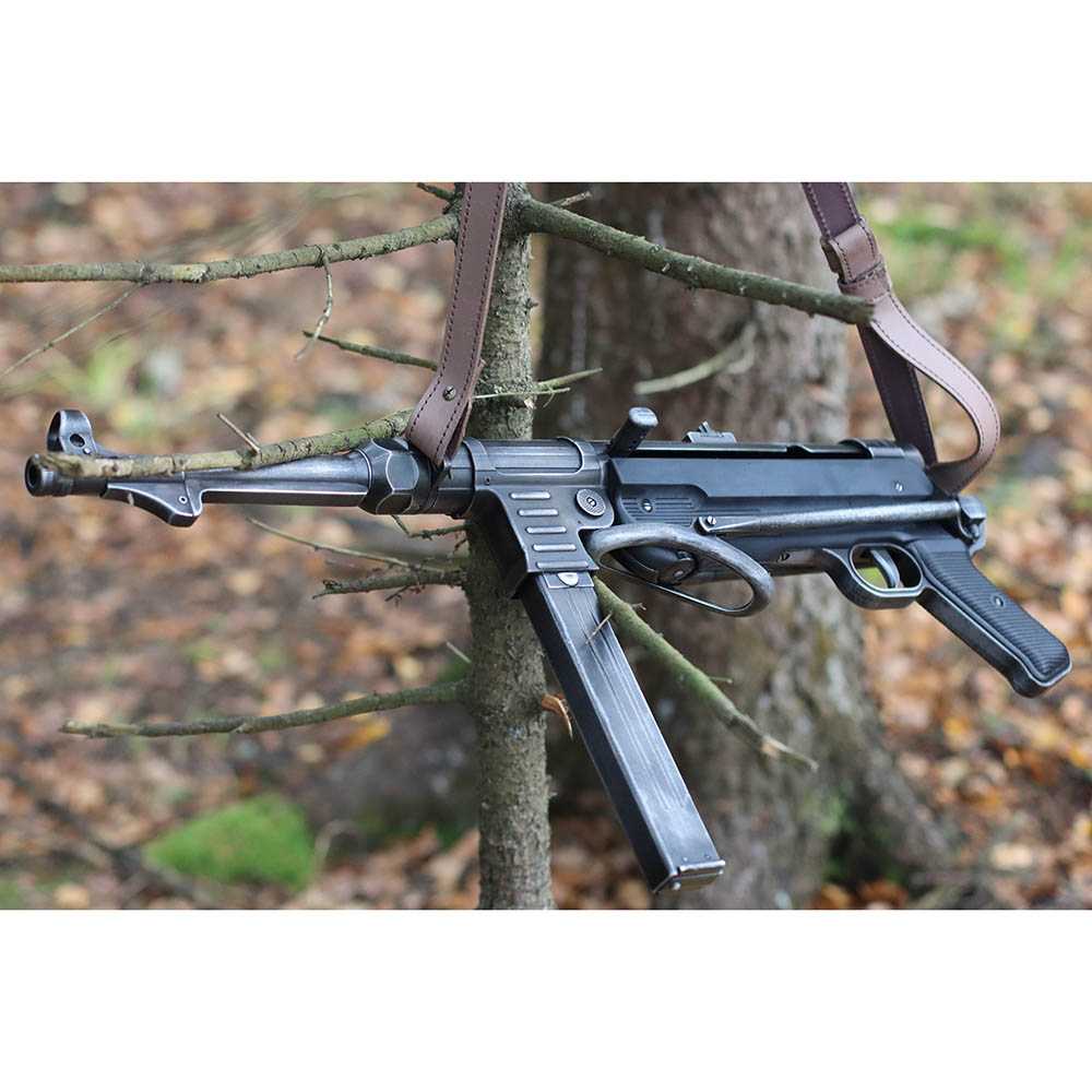 Автомат MP-40, 9мм, Германия 1940 г., 2-я Мировая Война), с ремнем, состаренный.