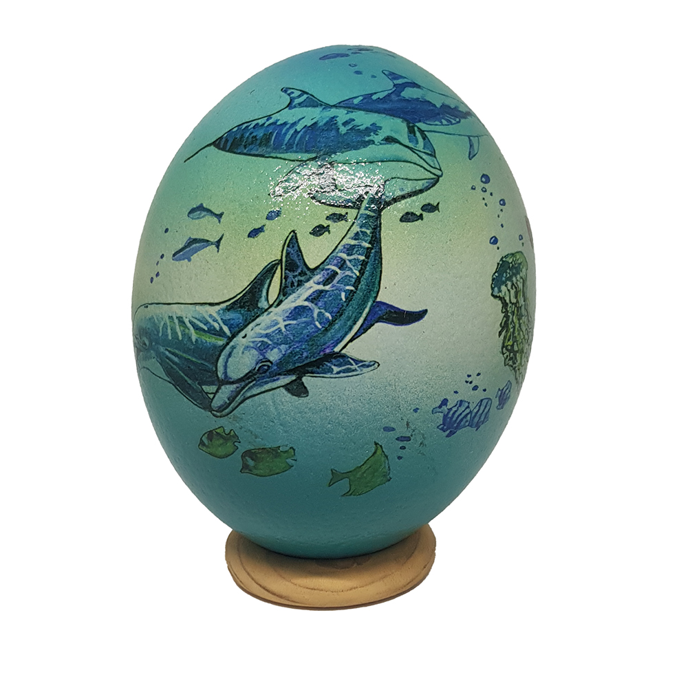 Яйцо страусиное с дельфинами