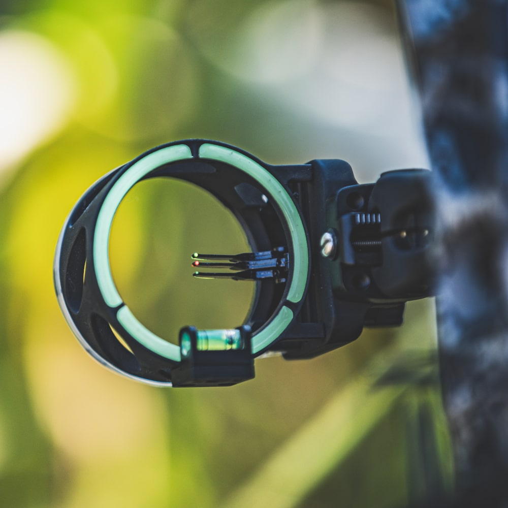 Прицел для блочного лука Veros, 3 пина PRO-BRITE  с уменьшающимся диаметром, горизонтальная/вертикал