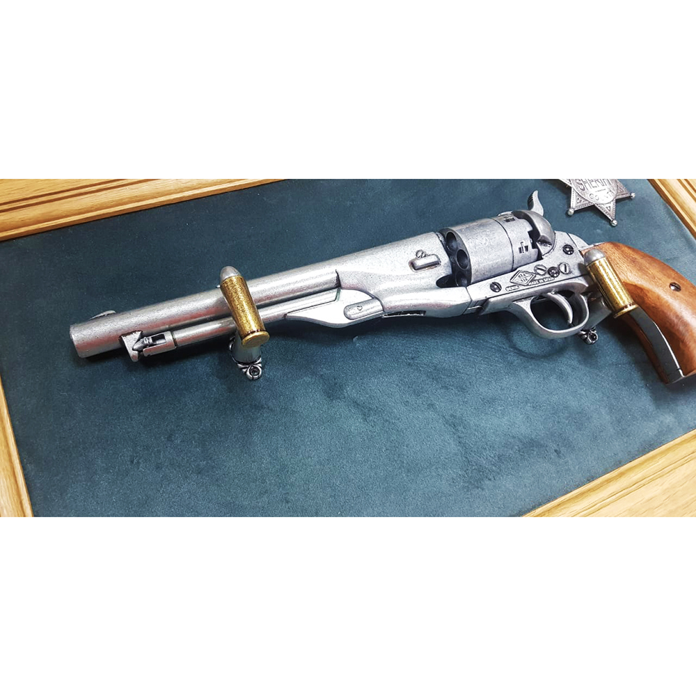 Револьвер системы "Кольт", Гражд.война, США, 1886 г на бархатном панно. Интерьерная композиция, внут Револьвер системы "Кольт", Гражд.война, США, 1886 г на бархатном панно. Интерьерная композиция, внут