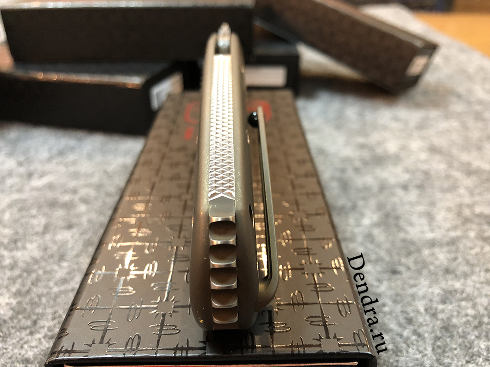 Нож Bodega, сталь Damasteel, длина клинка 3.875″, рукоять титан, золото с бронзой и серебром, дол