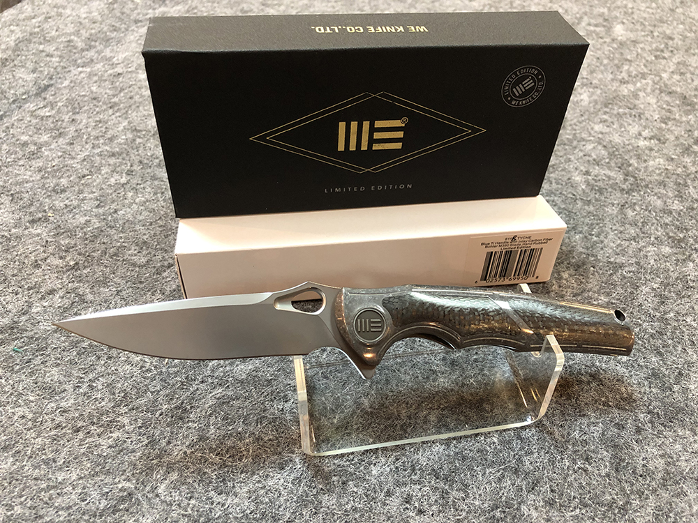 Нож складной TYCHE 811B, цвет серый, сталь Bohler-M390, длина клинка 96,5 мм, рукоять титан/карбон, Нож складной TYCHE 811B, цвет серый, сталь Bohler-M390, длина клинка 96,5 мм, рукоять титан/карбон,