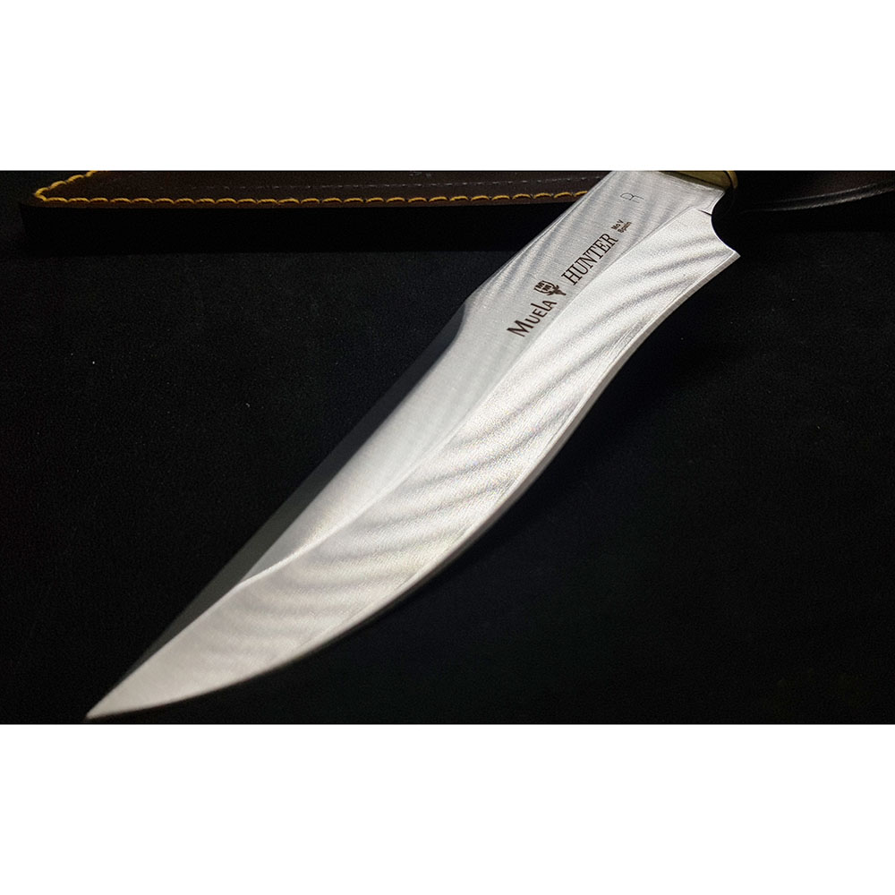 Нож "HUNTER" с фикс клинком длиной 17 см, рукоять красная микарта, ножны кожа Нож "HUNTER" с фикс клинком длиной 17 см, рукоять красная микарта, ножны кожа