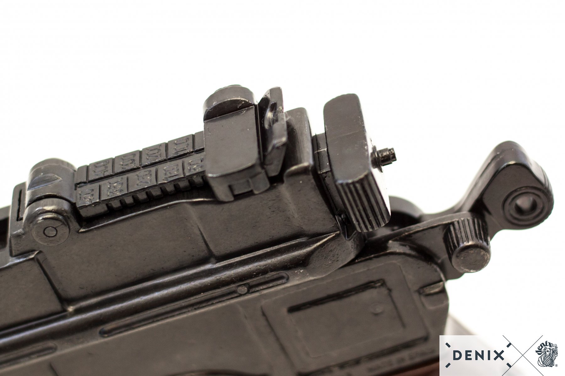 Маузер К96 самозарядный пистолет, колибр 7,63, разработан в 1896 г  с пластиковыми накладками