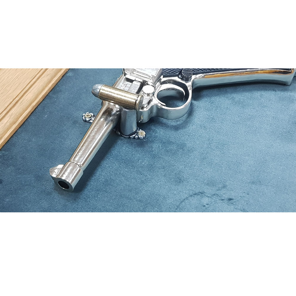 Пистолет Люгер модель P08, полуавтоматический, Германия, 1898 г., никелированный корпус, пластиковые накладки, цвет черный.