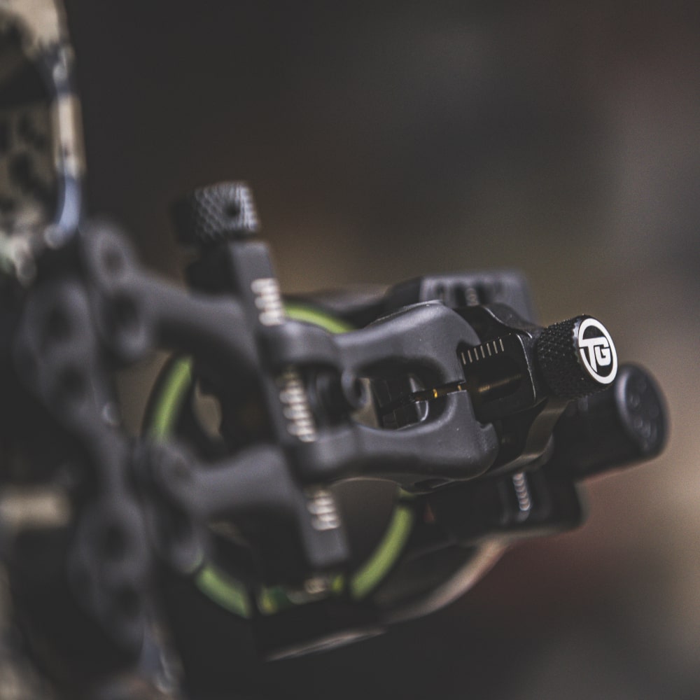 Прицел для блочного лука Veros, 3 пина PRO-BRITE  с уменьшающимся диаметром, горизонтальная/вертикал