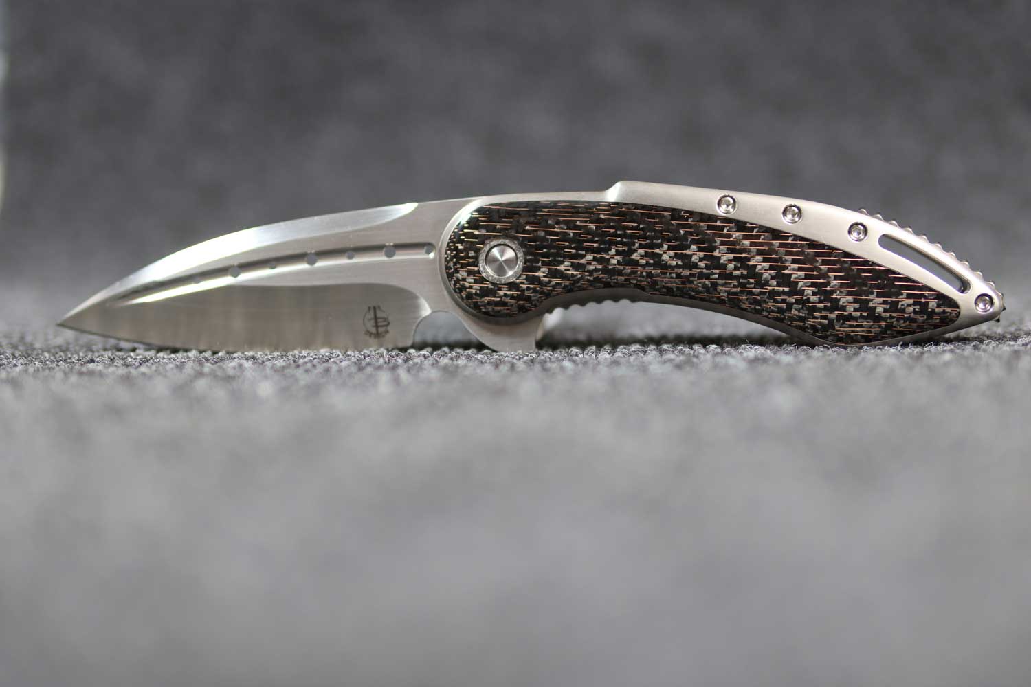 Коллекционный авторский складной нож Todd Begg Custom "Glimpse" Star Strike карбон